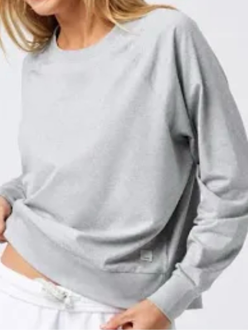 Vuori Daydream Crew Long Sleeve Top Light Heather Grey EUC (Size Medium / Large)
